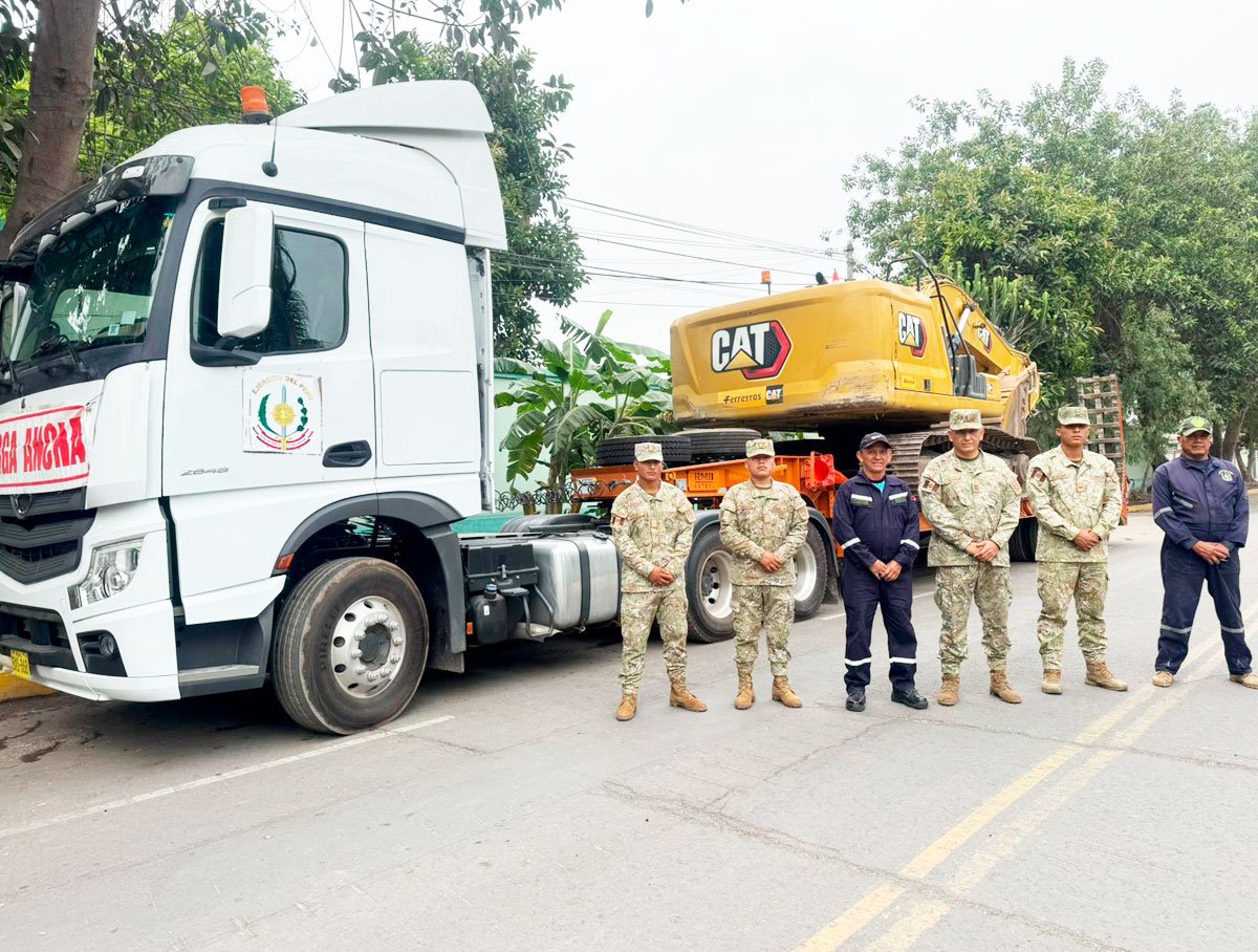 Ejército del Perú despliega maquinaria y personal especializado hacia Santa Eulalia para apoyar labores de emergencia